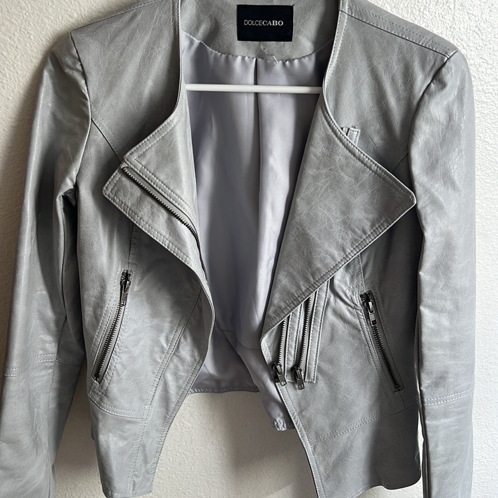 💙 DolceCabo light grey leather jacket set szS with white top szS